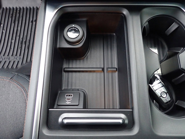 Certified 2025 Ford Expedition Active image 21