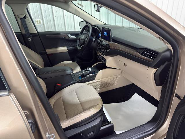 Certified 2020 Ford Escape Titanium w/ Titanium Premium Package 2.0 AWD/4WD image 30