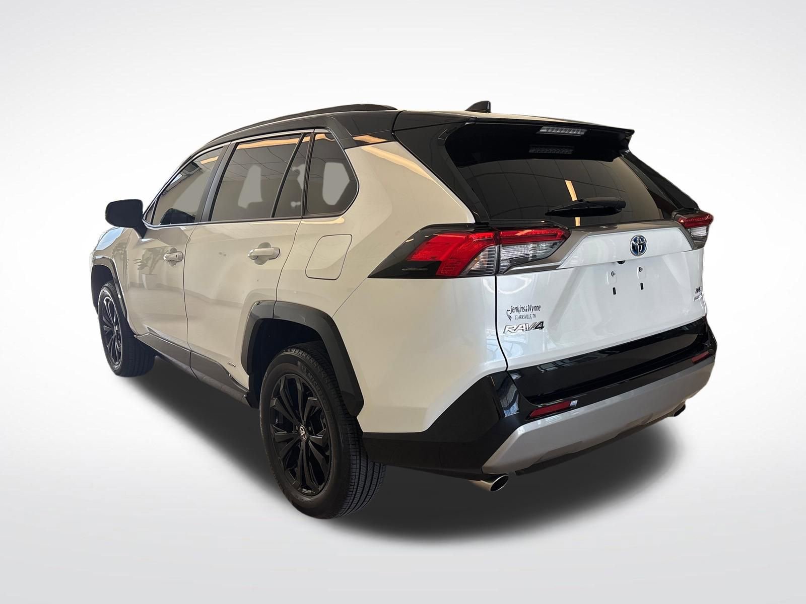 Used 2024 Toyota RAV4 XSE AWD/4WD image 2