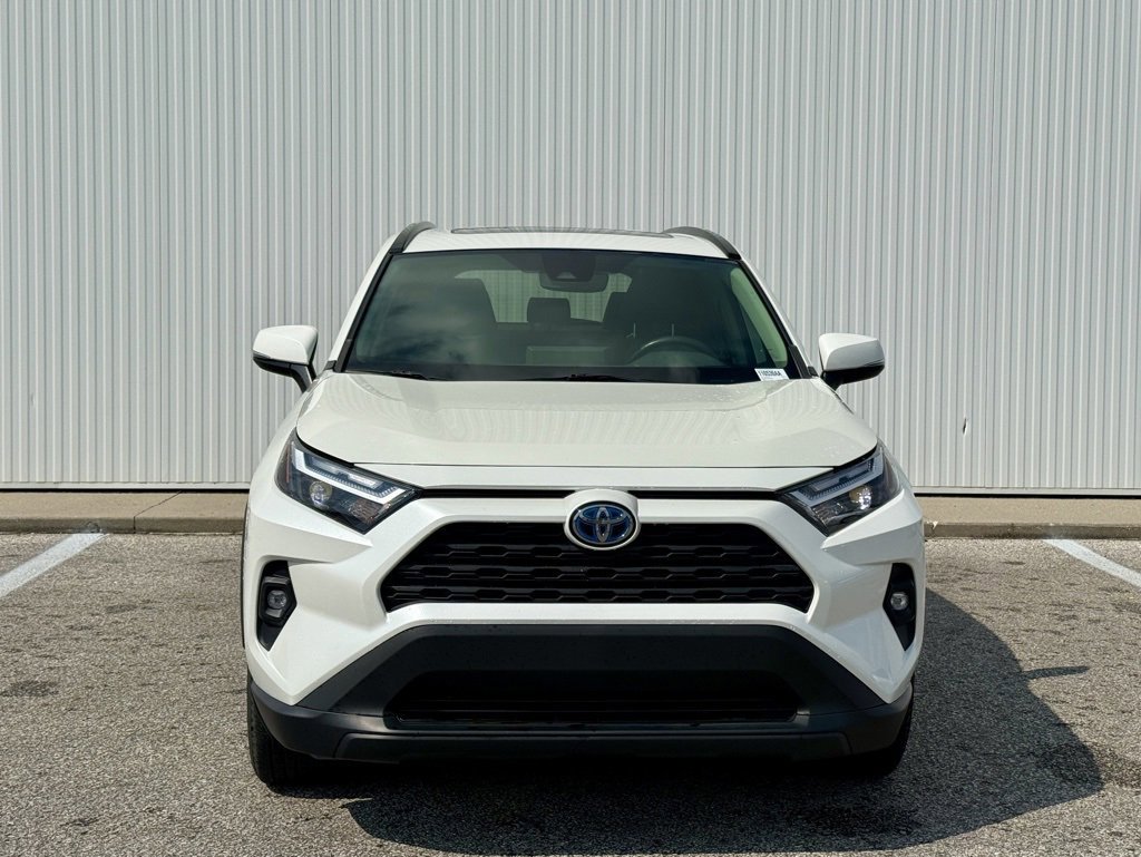Used 2022 Toyota RAV4 XLE Premium image 8
