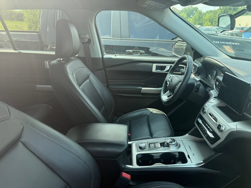 Certified 2023 Ford Explorer XLT w/ Equipment Group 202A AWD/4WD image 8