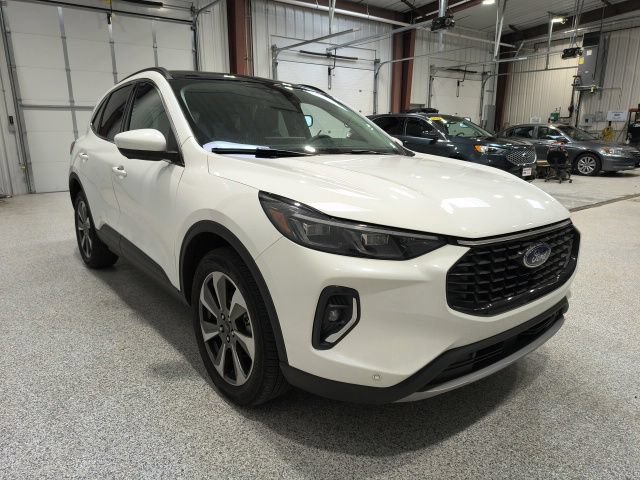 Certified 2023 Ford Escape Platinum AWD/4WD image 4