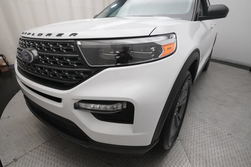 Certified 2021 Ford Explorer XLT w/ Equipment Group 202A AWD/4WD image 23