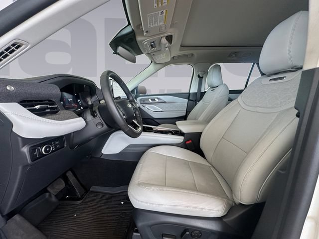 Certified 2025 Ford Explorer Platinum w/ Ultimate Package AWD/4WD image 10