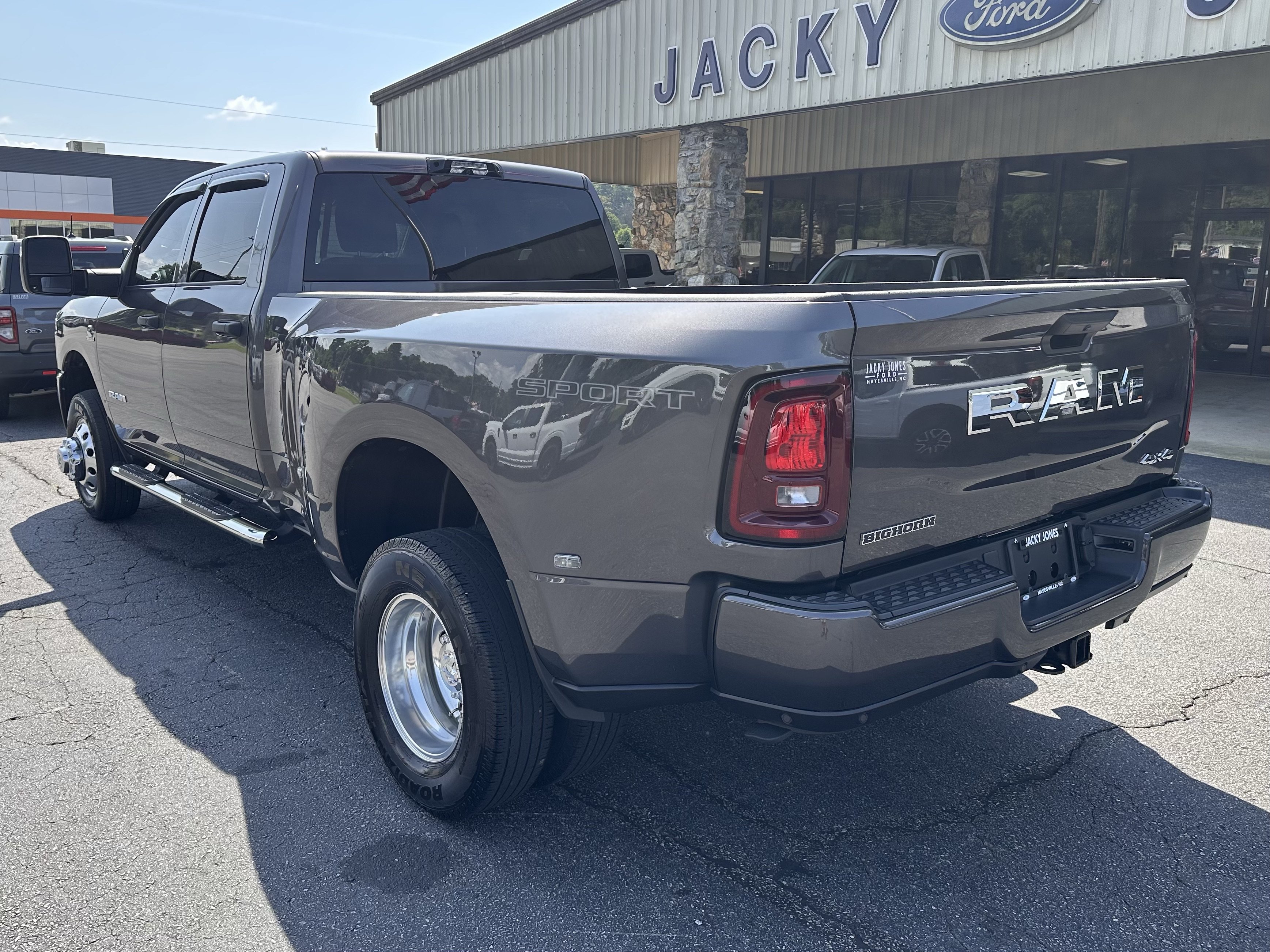 Used 2025 RAM 3500 Big Horn AWD/4WD image 8