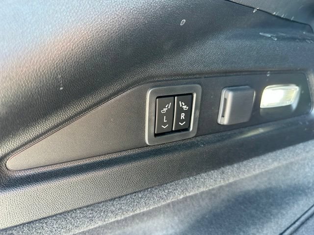 Used 2024 Cadillac Lyriq Luxury AWD/4WD image 13