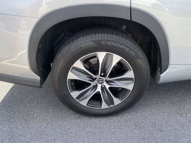 Used 2022 Toyota Highlander XLE FWD image 9