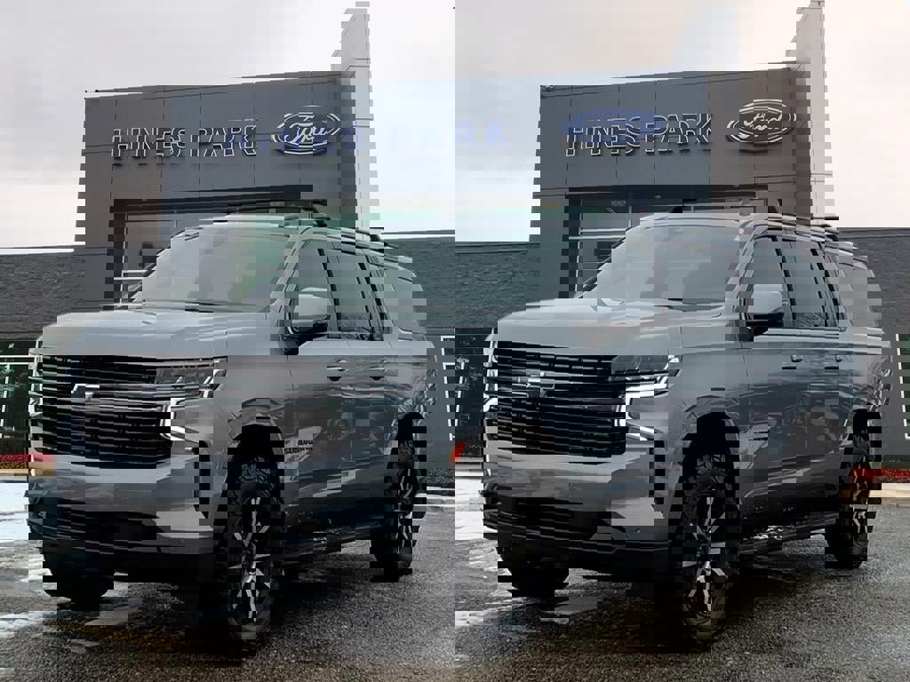 Used 2021 Chevrolet Suburban RST w/ Luxury Package image 3