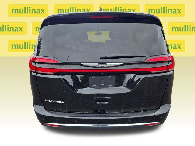Used 2024 Chrysler Pacifica Touring-L FWD image 32