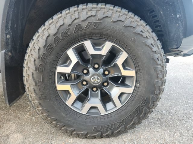 Used 2019 Toyota Tacoma TRD Off-Road AWD/4WD image 13