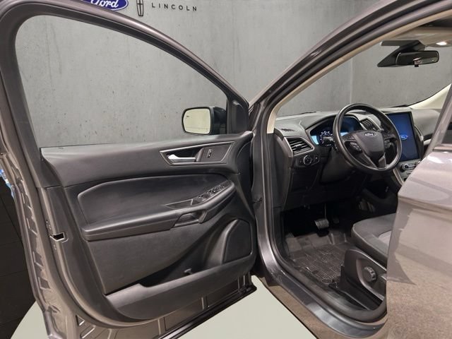 Certified 2024 Ford Edge SE w/ Black Appearance Package AWD/4WD image 11