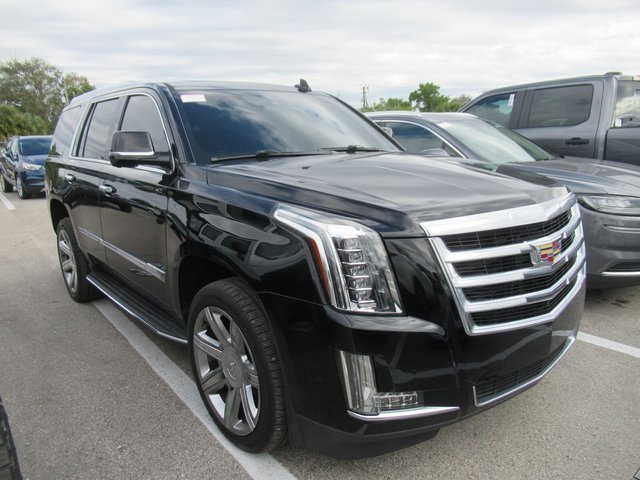 Used 2017 Cadillac Escalade Luxury image 1