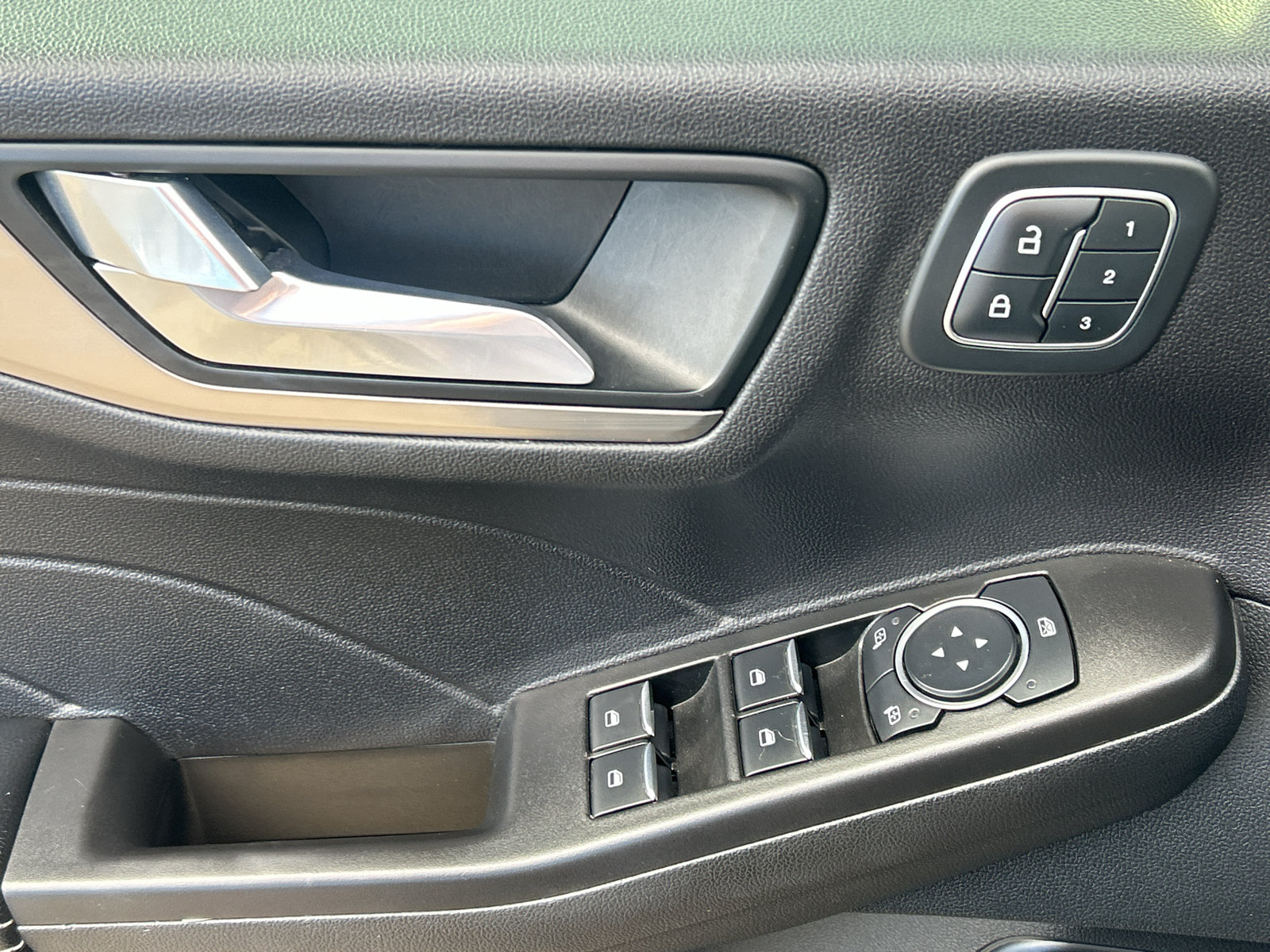 Certified 2021 Ford Escape Titanium AWD/4WD image 16