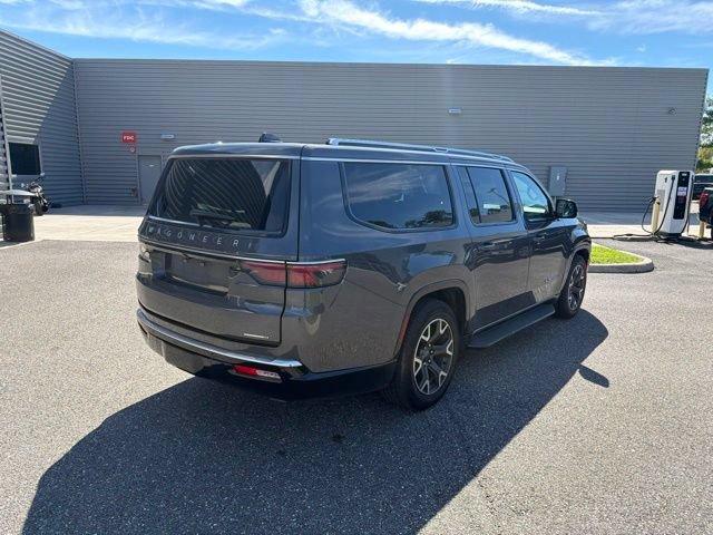 Used 2024 Jeep Wagoneer L Series III w/ Flexible Seating Group AWD/4WD image 5
