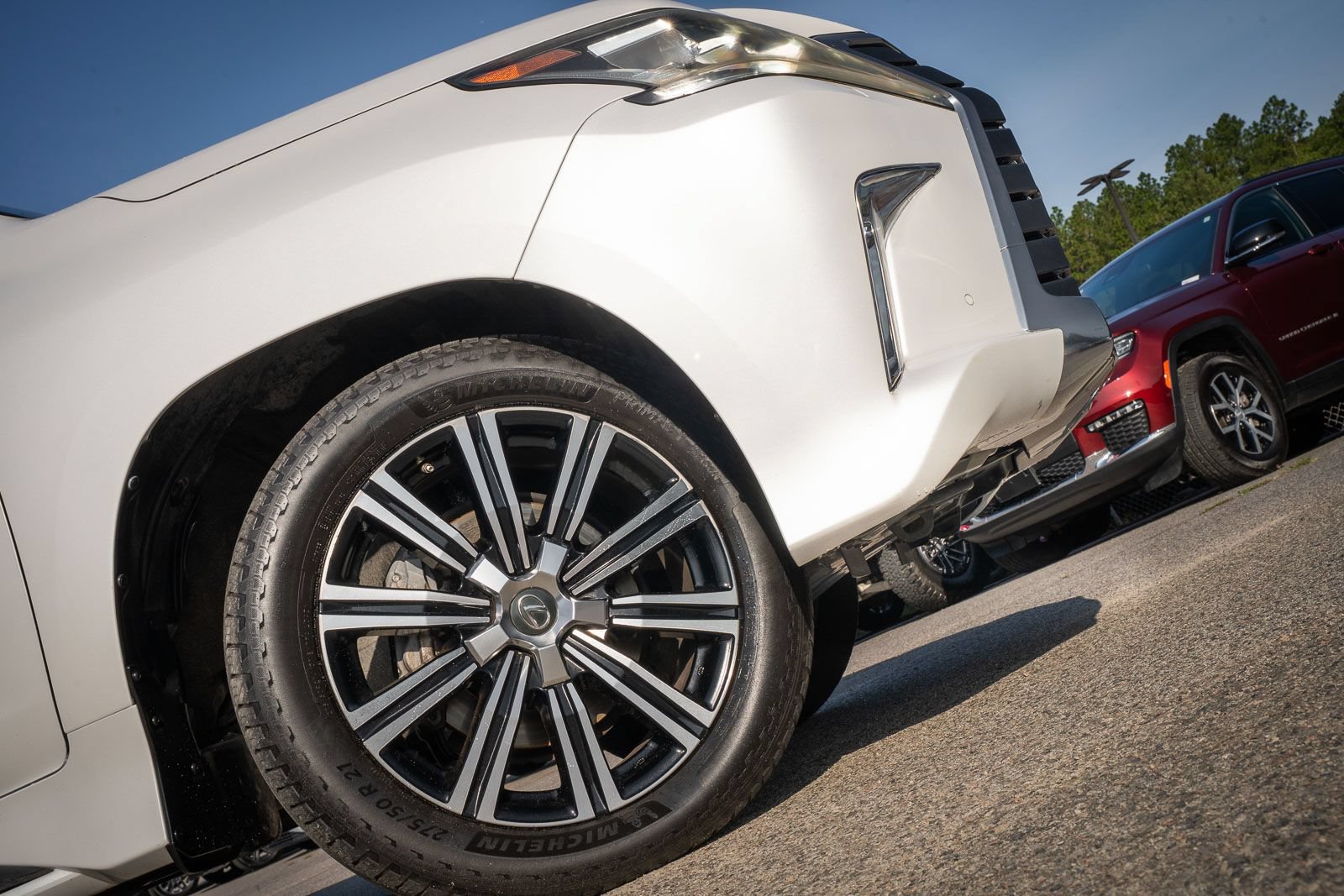 Used 2020 Lexus LX 570 4WD w/ Luxury Package image 6