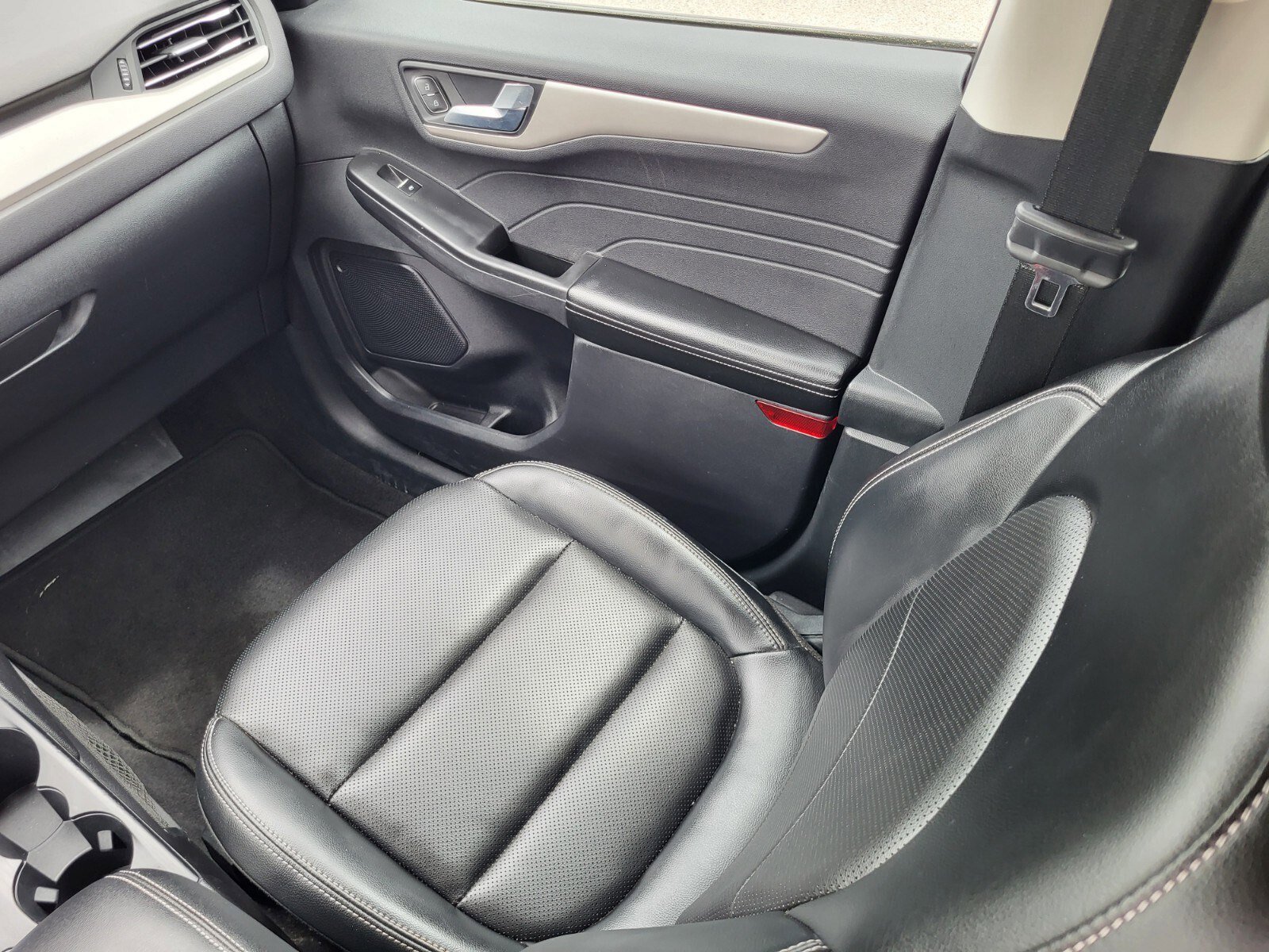 Certified 2022 Ford Escape SEL w/ Class II Trailer Tow Package image 16