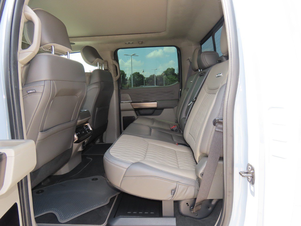 Certified 2026 Ford F450 Platinum w/ Platinum Plus Package AWD/4WD image 20
