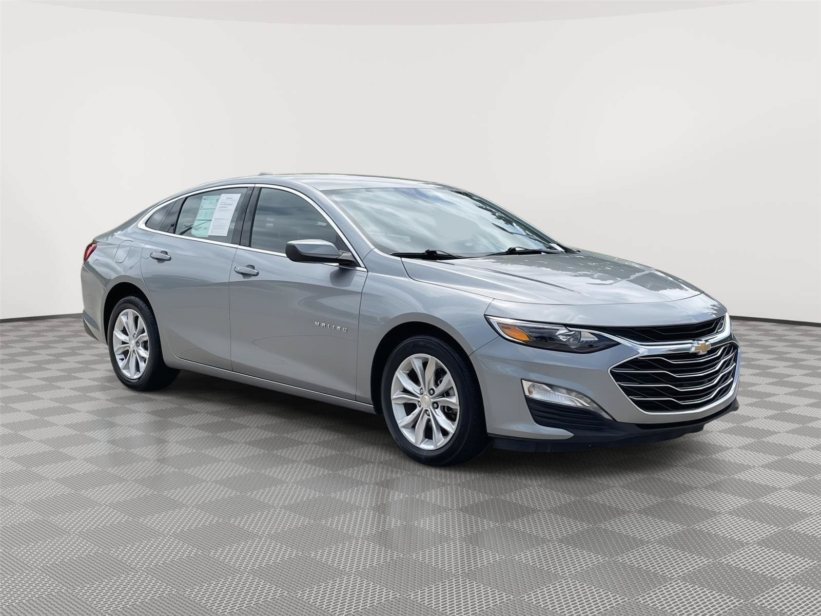 Used 2025 Chevrolet Malibu LT FWD image 5