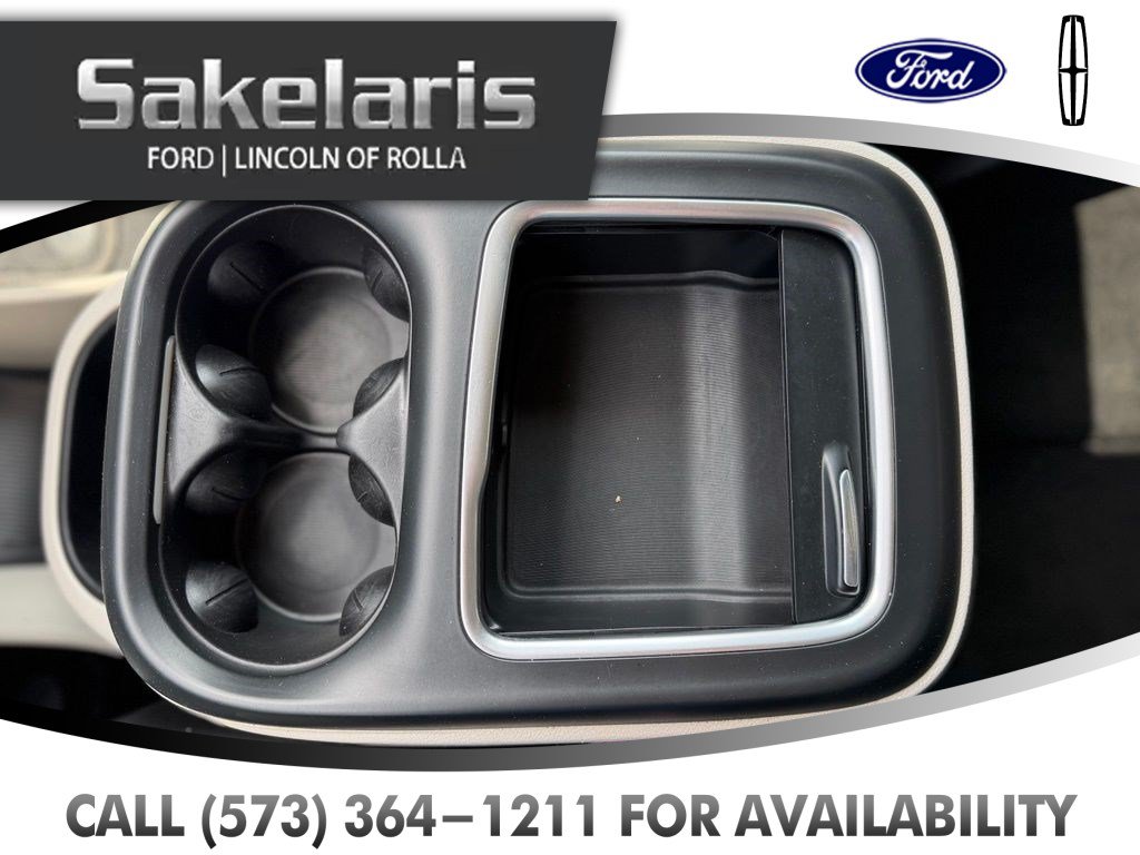 Used 2022 Chrysler Pacifica Touring-L FWD image 32
