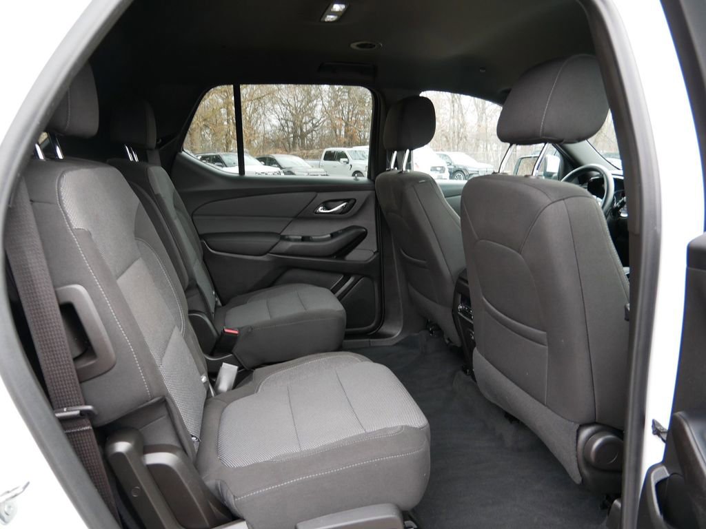 Used 2023 Chevrolet Traverse LT AWD/4WD image 9