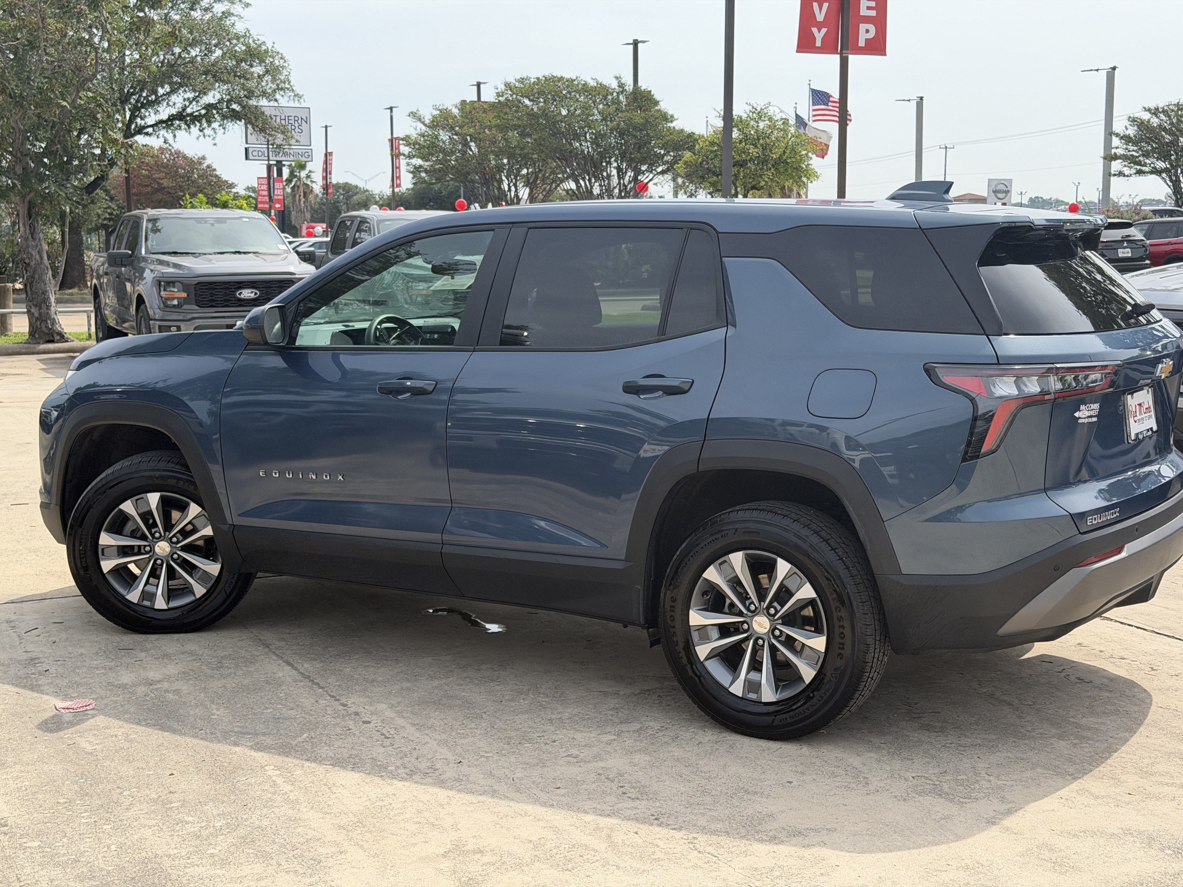 Used 2025 Chevrolet Equinox LT FWD image 9