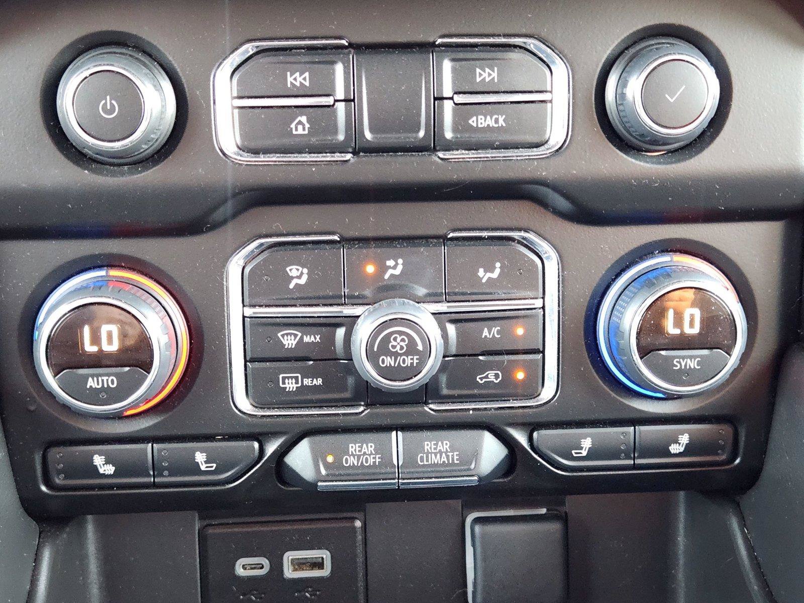 Used 2024 Chevrolet Suburban LT AWD/4WD image 15