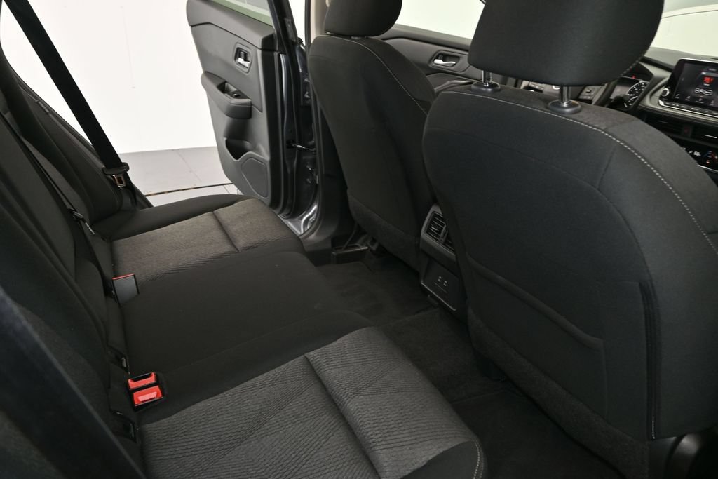 Used 2025 Nissan Rogue SV FWD image 13