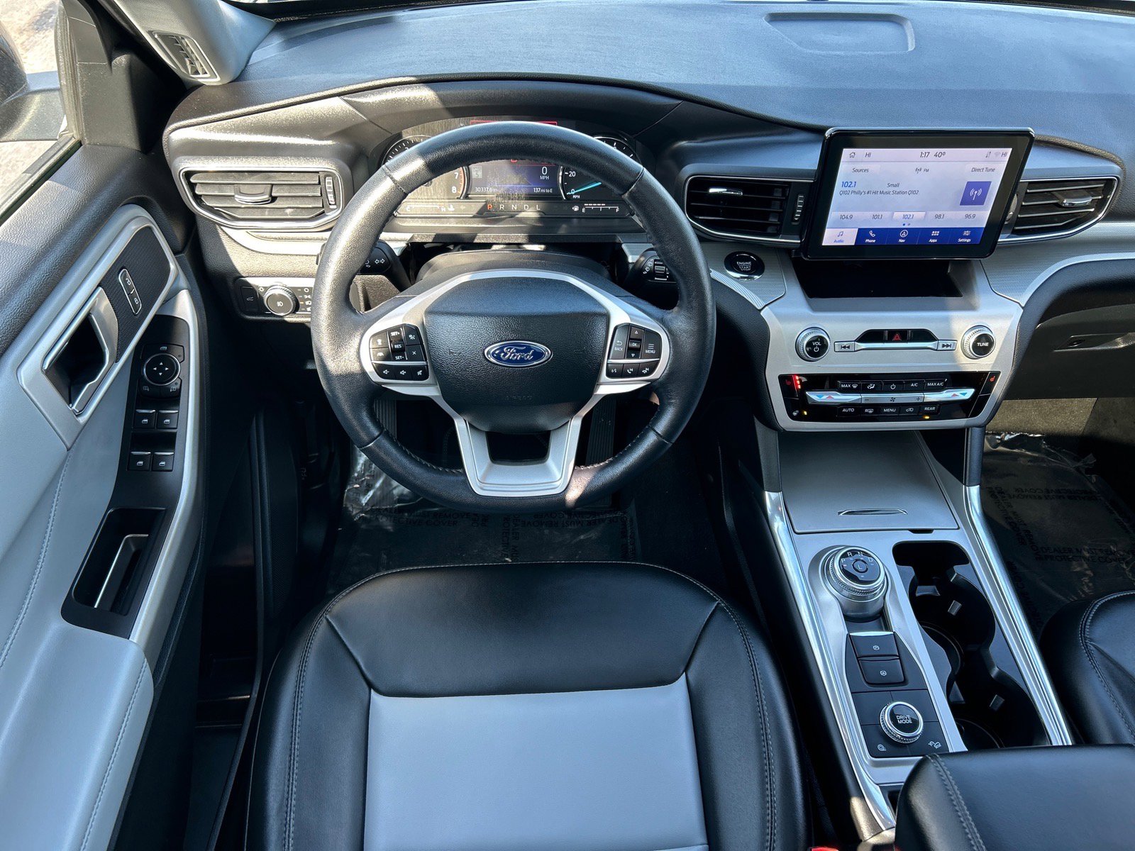 Certified 2022 Ford Explorer XLT w/ Equipment Group 202A image 5