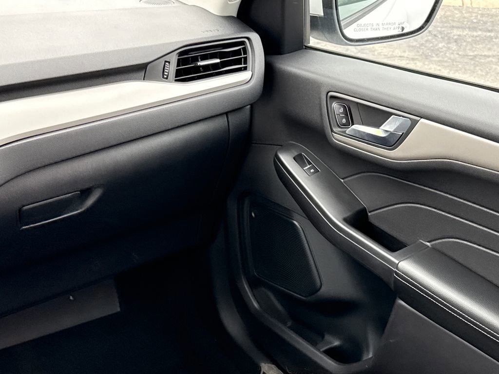 Certified 2021 Ford Escape SE image 15