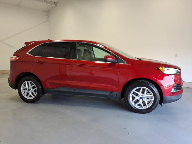 Certified 2022 Ford Edge SEL w/ Convenience Package AWD/4WD image 2