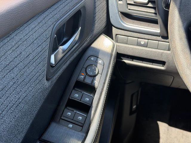 Used 2023 Nissan Rogue SV AWD/4WD image 19