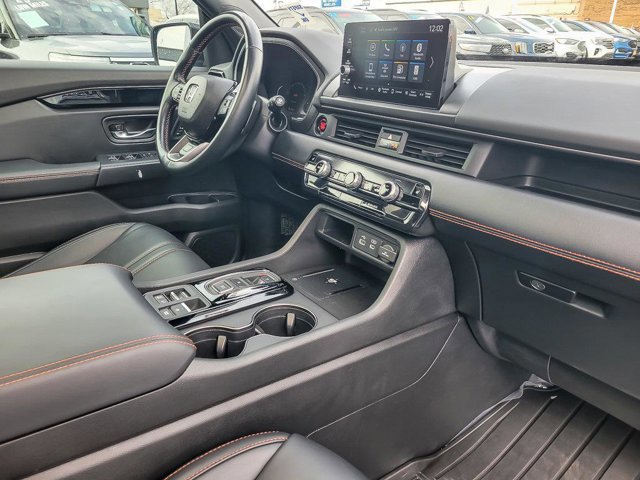 Used 2025 Honda Pilot TrailSport image 30