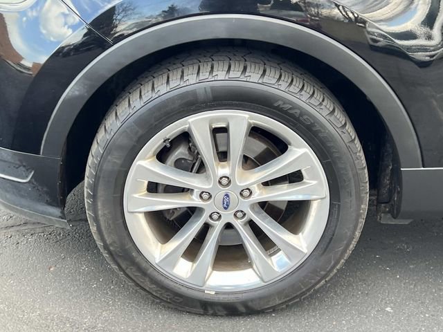 Certified 2018 Ford Explorer XLT w/ Equipment Group 202A image 10