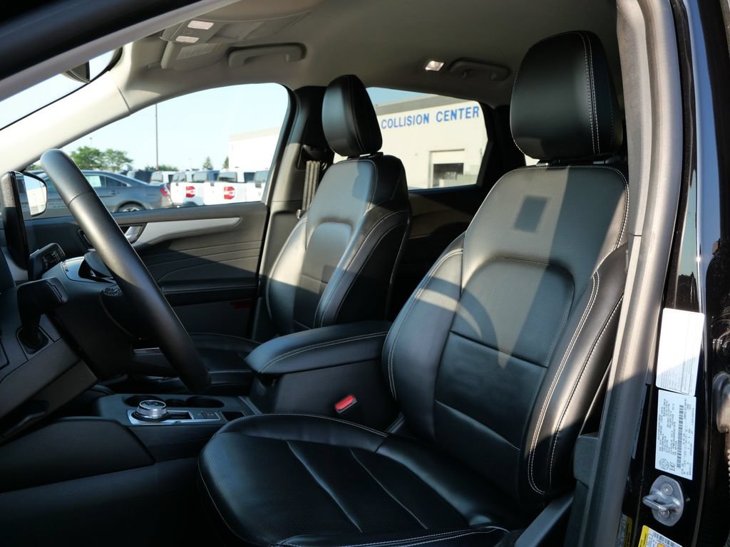 Certified 2024 Ford Escape Platinum AWD/4WD image 11