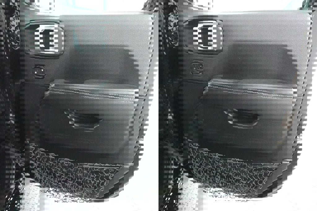 Used 2020 Jeep Wrangler Unlimited Sahara image 31