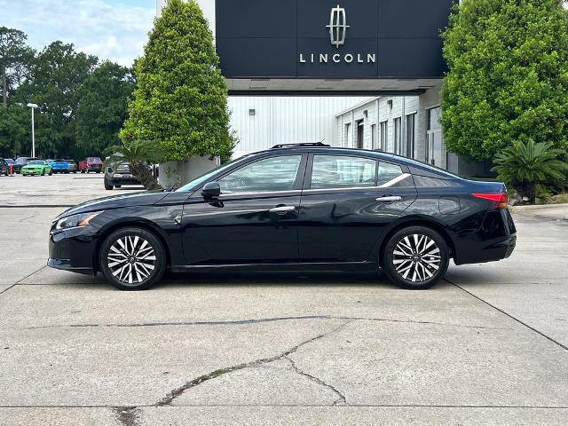 Used 2024 Nissan Altima 2.5 SV FWD image 2