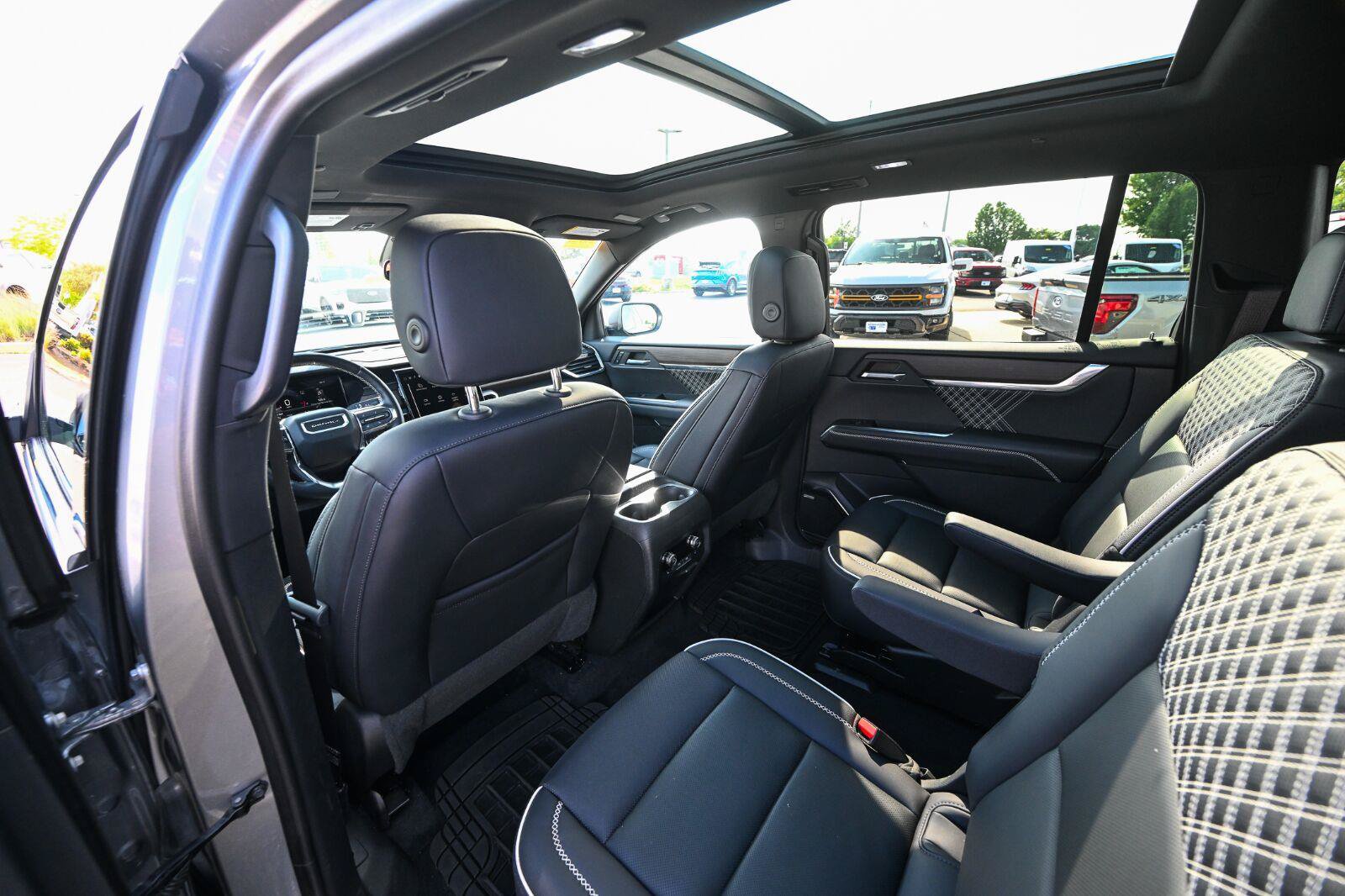 Used 2024 GMC Acadia Denali AWD/4WD image 44