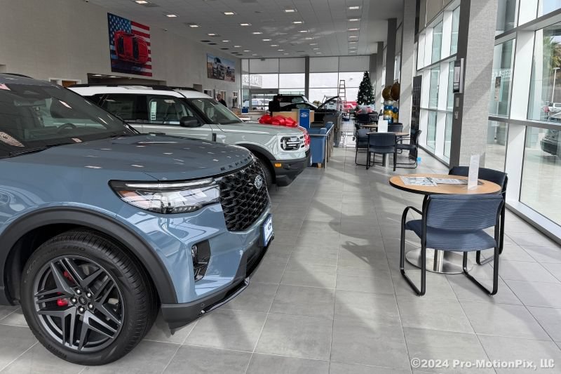Certified 2023 Ford Escape SE w/ PHEV Premium Package FWD image 32