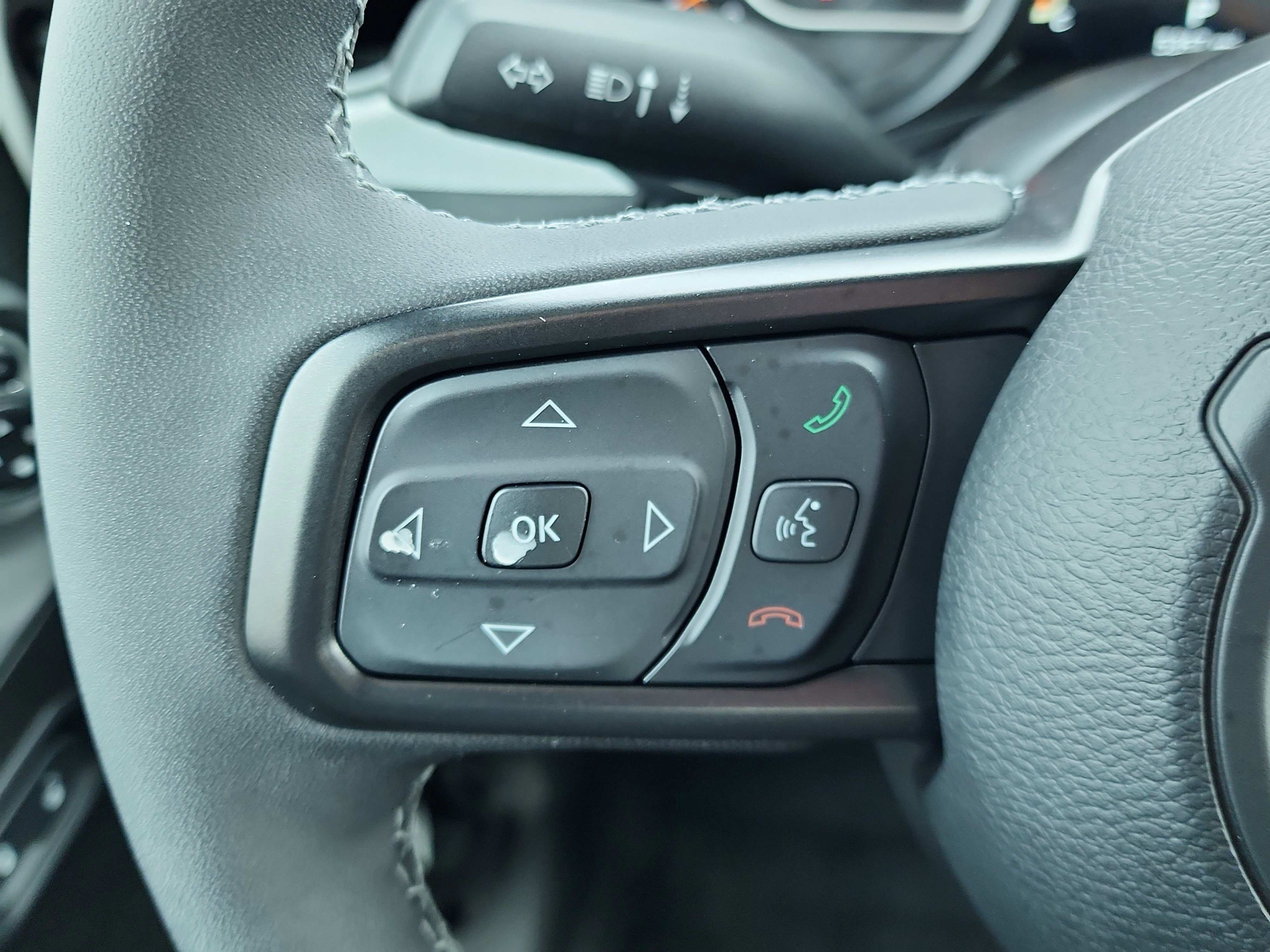 Used 2025 Jeep Wrangler Sport S image 19