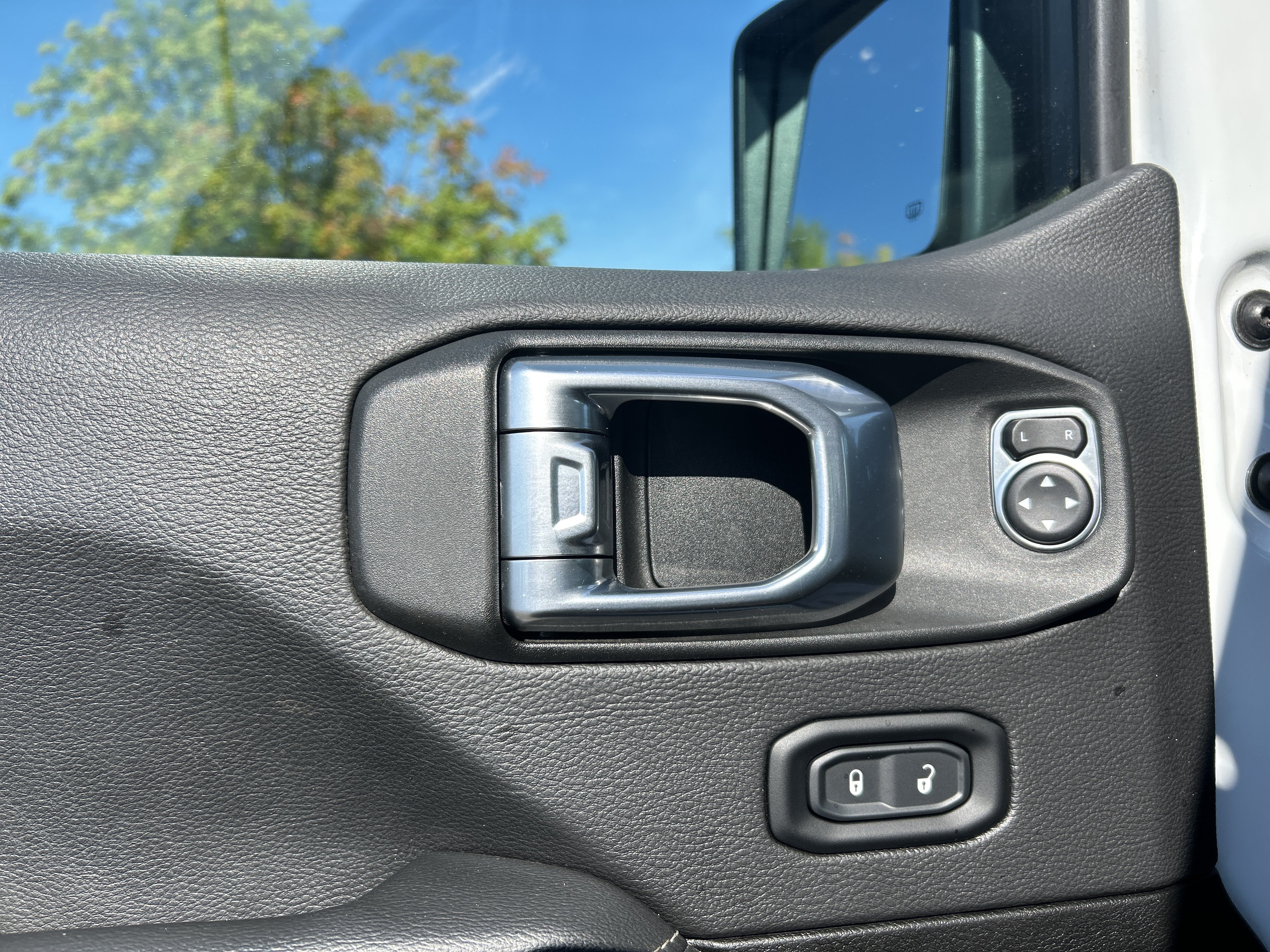 Used 2022 Jeep Gladiator Overland w/ Popular Equipment Package AWD/4WD image 10