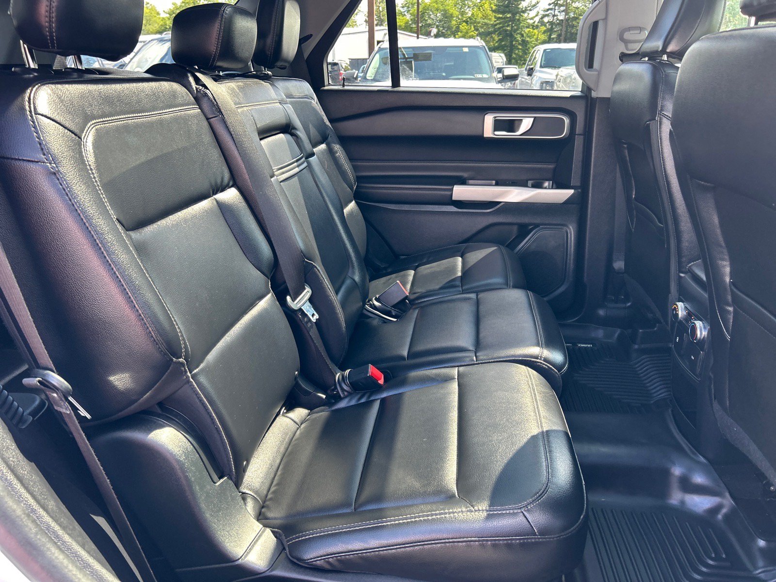 Certified 2021 Ford Explorer XLT w/ Equipment Group 202A AWD/4WD image 23