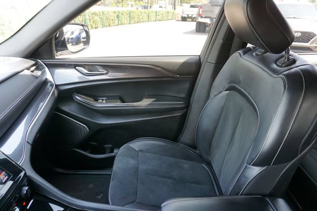 Used 2022 Jeep Grand Cherokee L Laredo RWD image 32