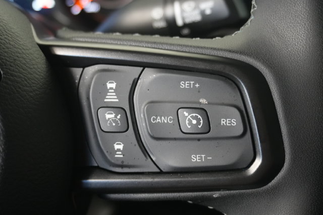 Used 2025 Jeep Gladiator Mojave w/ Safety Group AWD/4WD image 18