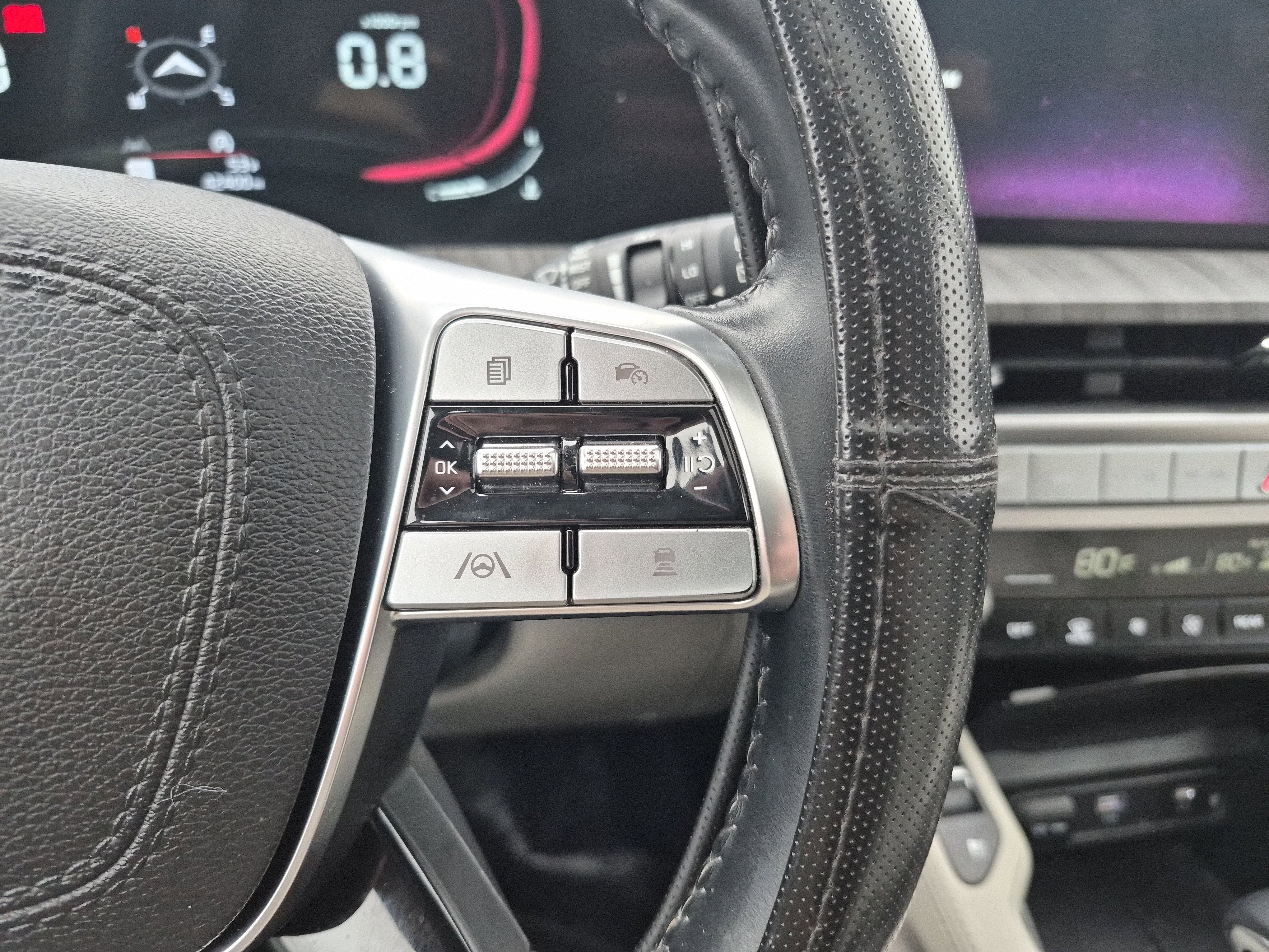 Used 2024 Kia Telluride EX w/ EX Captain's Chair Package image 27