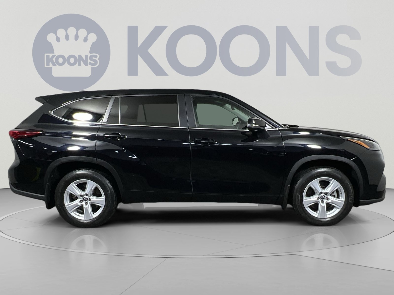 Used 2023 Toyota Highlander LE AWD/4WD image 12