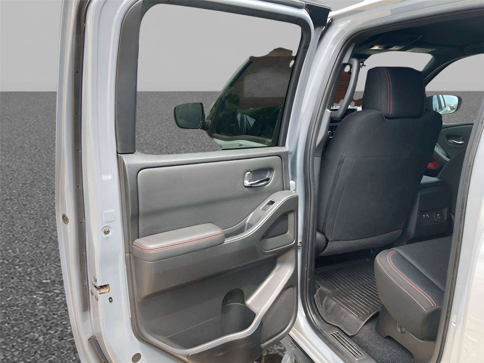 Used 2023 Nissan Frontier PRO-4X w/ Pro Convenience Package AWD/4WD image 16