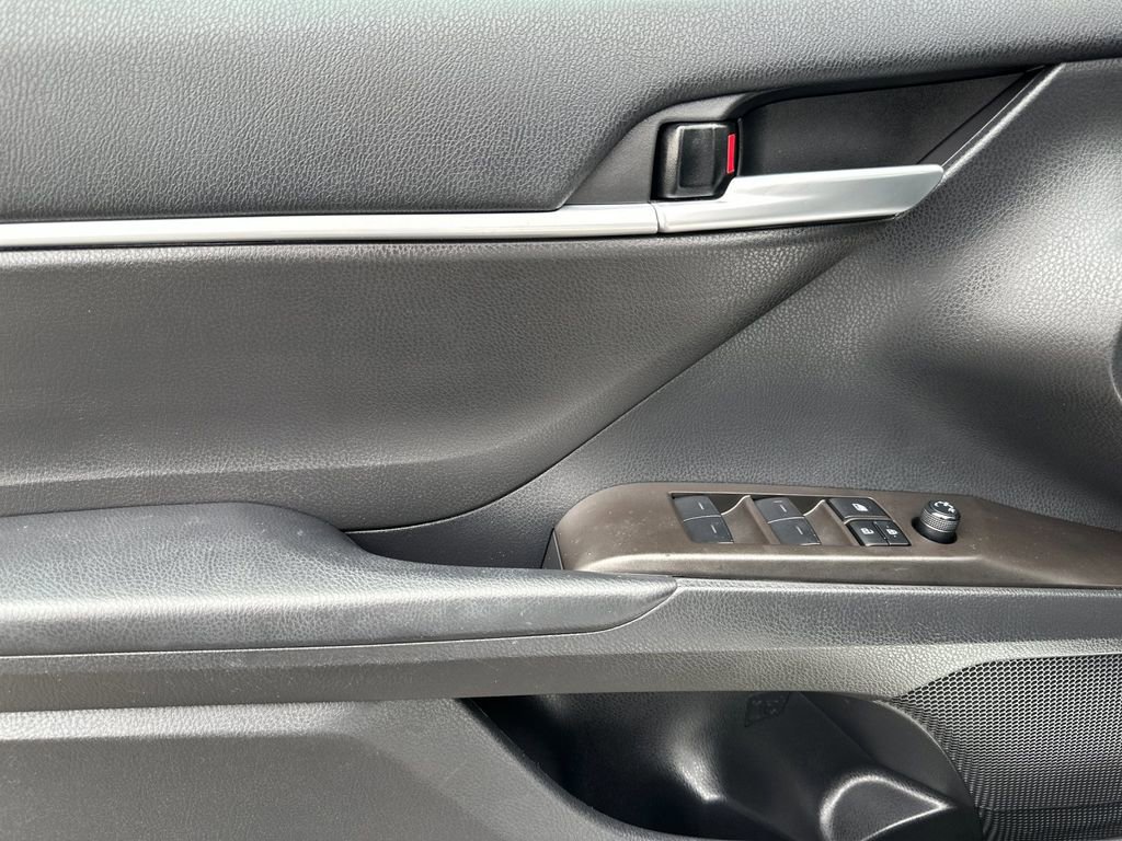 Used 2023 Toyota Camry SE w/ Convenience Package image 10