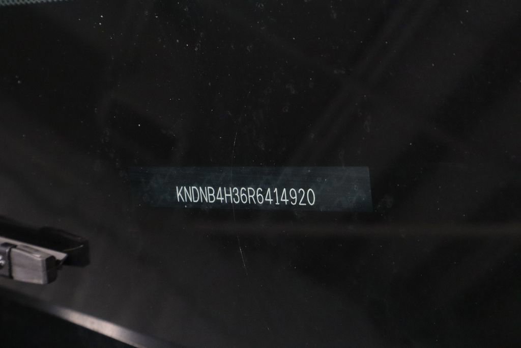 Used 2024 Kia Carnival LX image 33