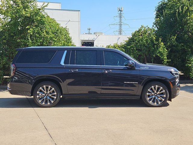 Used 2026 Chevrolet Suburban High Country AWD/4WD image 4