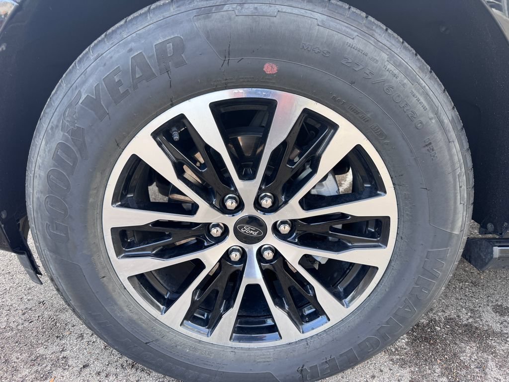 Certified 2025 Ford Expedition Max Platinum AWD/4WD image 9